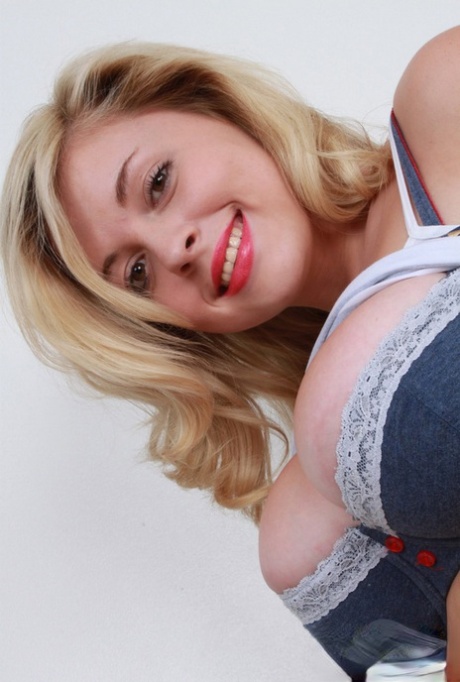 blond ženy s velkými prsy při sexu s nevlastním synem pornografická zdarma fotografie